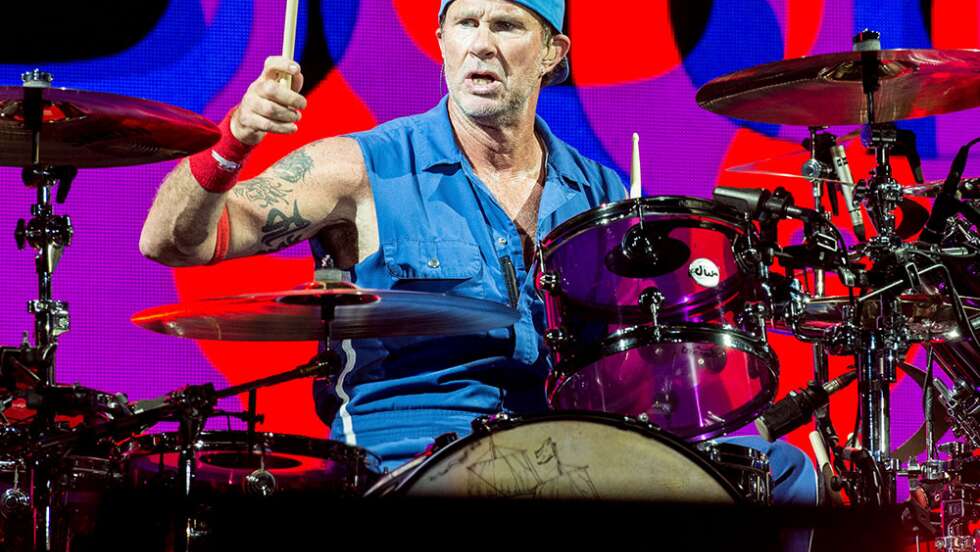 Chad Smith am Schlagzeug spielen