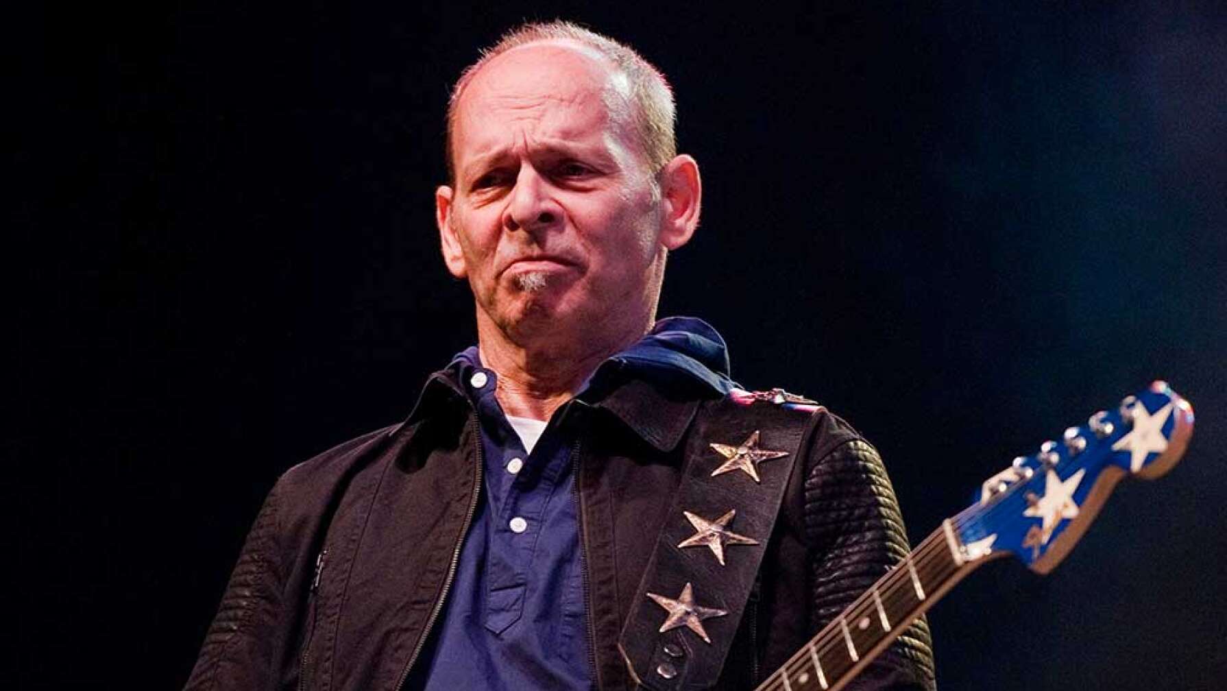 Wayne Kramer spielt Gitarre