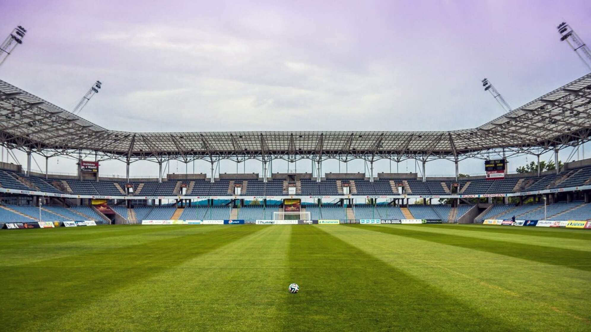 Leeres Fußballstadion