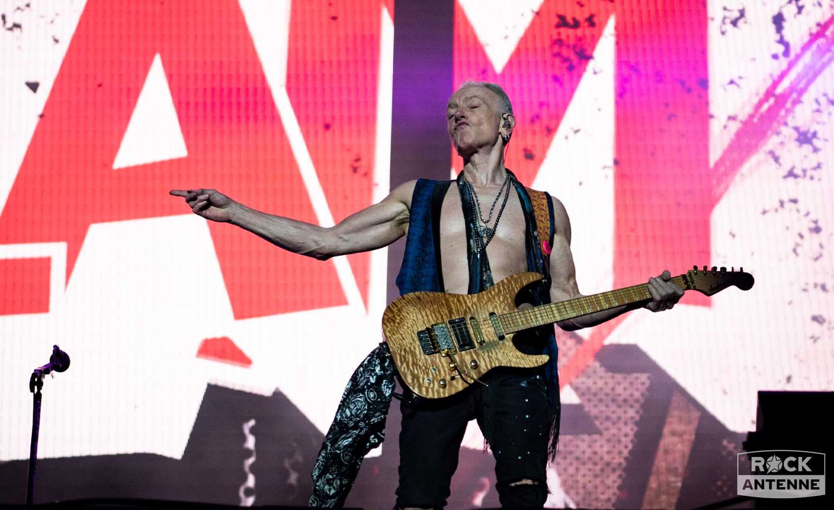 Konzertfotos von Def Leppard in München 2023