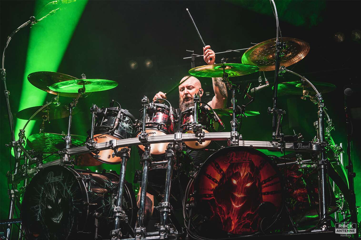 Ein Live-Foto der Band Disturbed beim Konzert am 12.06.2023 in der Sporthalle Hamburg