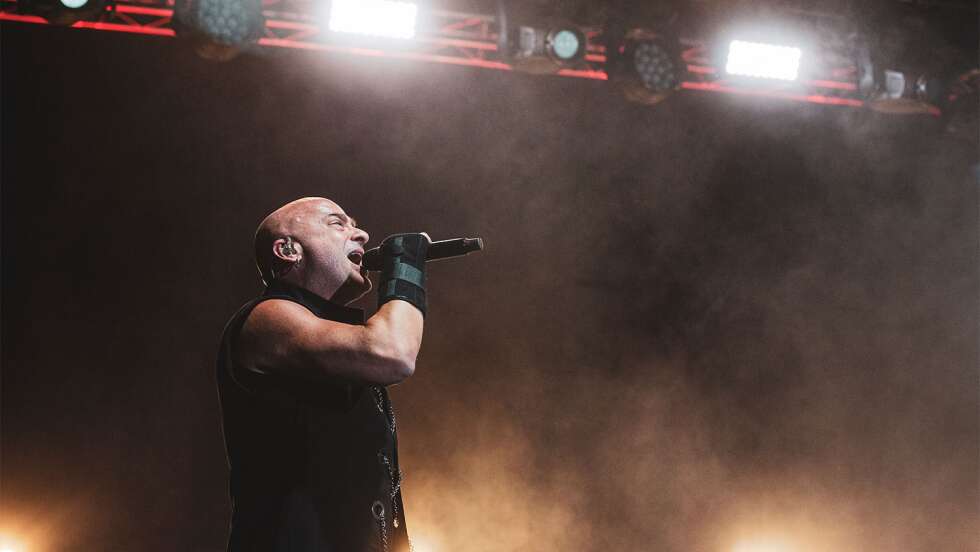 Ein Live-Foto der Band Disturbed beim Konzert am 12.06.2023 in der Sporthalle Hamburg