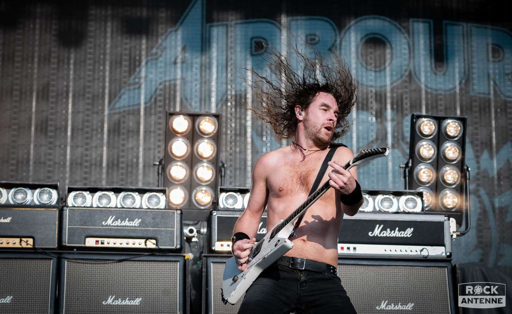 Airbourne beim Konzert am Königsplatz 2023 in München