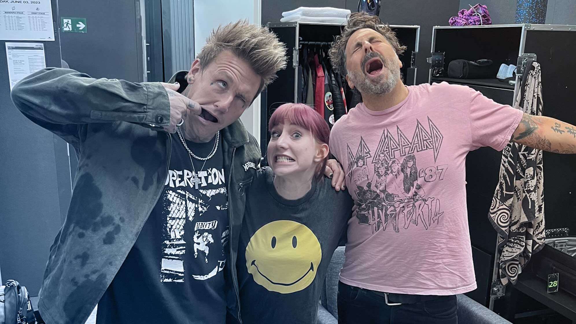 ROCK ANTENNE Moderatorin Julie mit Jacoby Shaddix und Tony Palermo