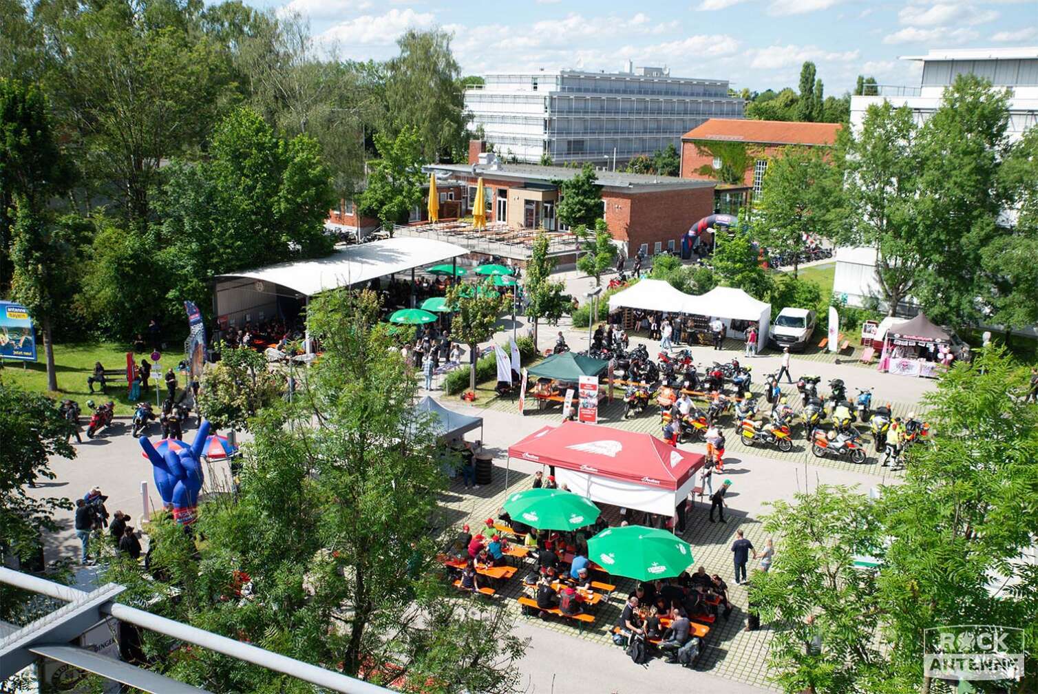 Foto von der ROCK ANTENNE Motorradtour 2024 - Eindrücke von der After Tour Party am ROCK ANTENNE Funkhaus in Ismaning