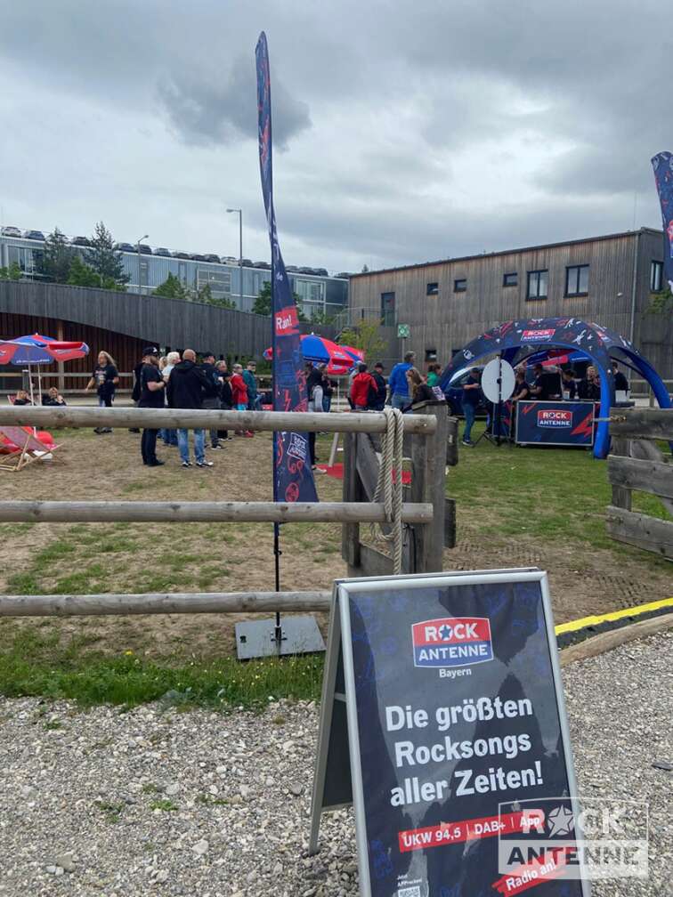 Der ROCK ANTENNE Stand beim ROCK ANTENNE open Air am Showpalast am 15. Juni 2024