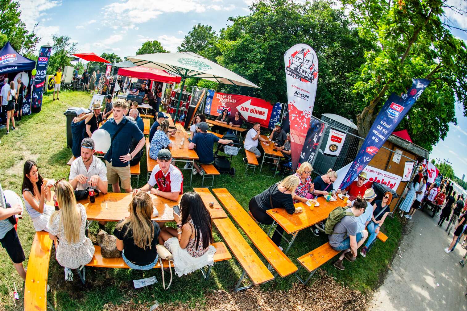 Stimmungsbilder von der FSG Pro-Ge Jugend x ROCK ANTENNE Österreich Bühne am Wiener Donauinselfest 2024