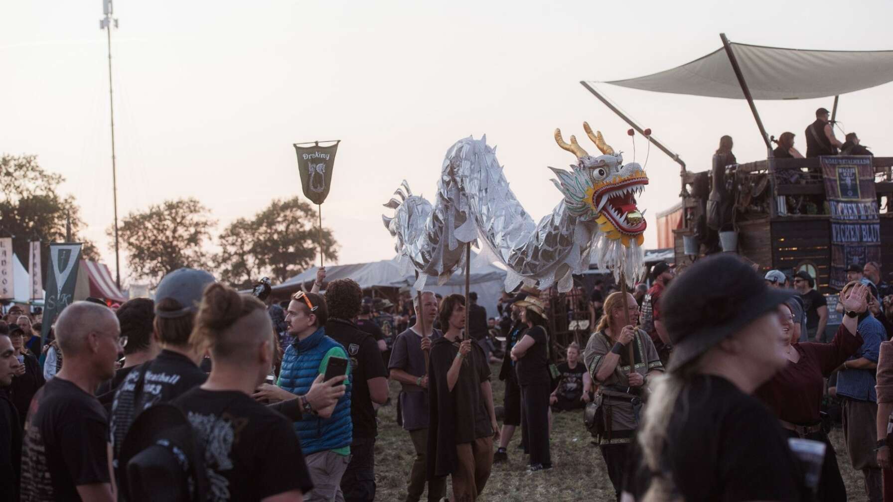 Land und Leute beim Wacken Open Air 2024