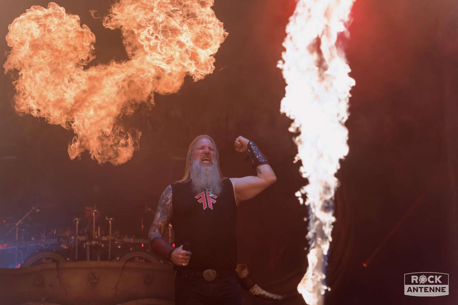 Foto der Band Amon Amarth bei ihrem Auftritt auf dem FULL REWIND Festival 2024