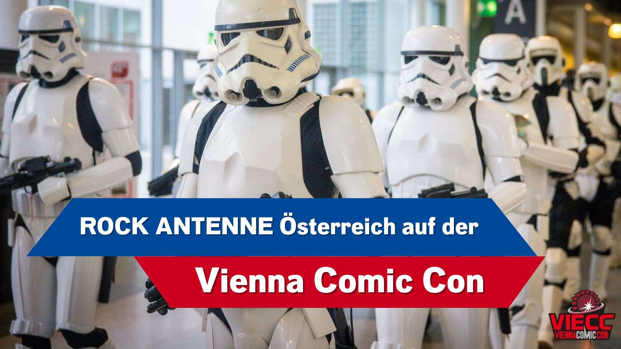 Stormtrooper aus Star Wars blicken Richtung Kamera